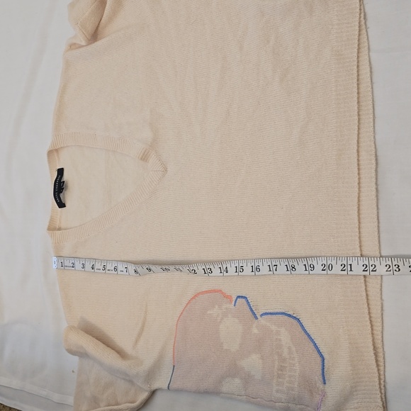 SKULL CREAM/IVORY  CASHMERE VNECK SWEATER SIZE SMALL - Picture 7 of 11